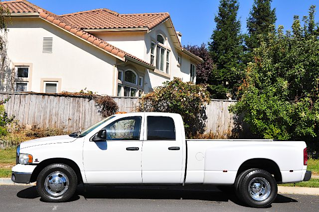 Dodge Ram 3500 Sahara 4X4 Pickup Truck