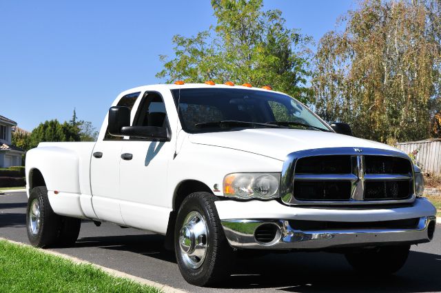 Dodge Ram 3500 2004 photo 2