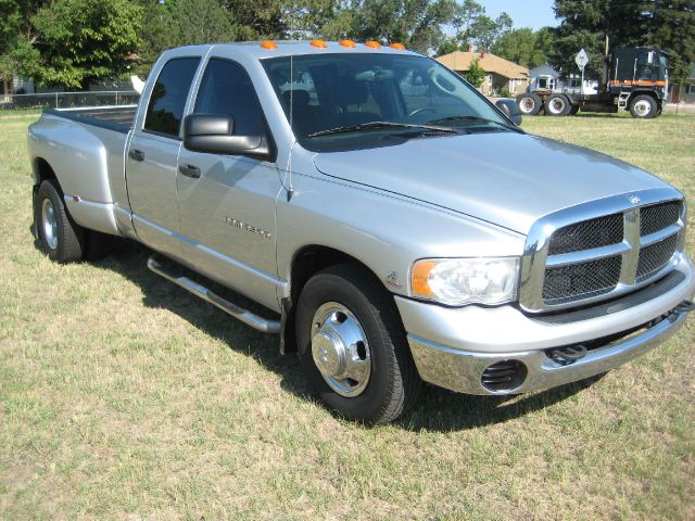 Dodge Ram 3500 2004 photo 1