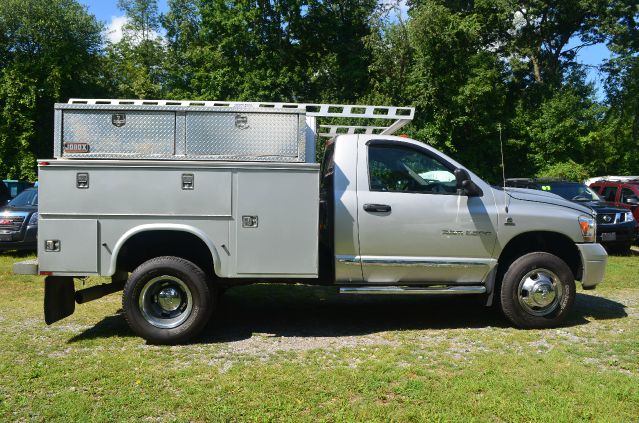 Dodge Ram 3500 2WD Double Cab Standard Bed 5.7L V8 (SE) Truck Pickup Truck