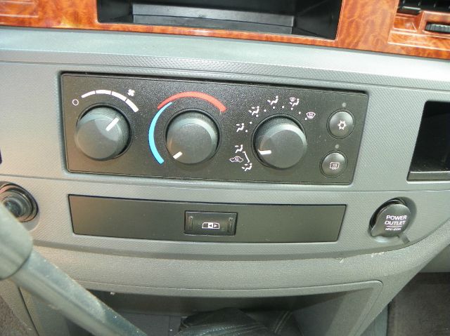 Dodge Ram 3500 2006 photo 26