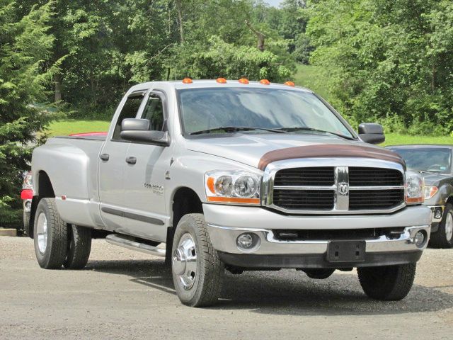 Dodge Ram 3500 2006 photo 2