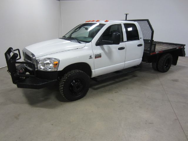 Dodge Ram 3500 4dr Quad Cab 140.5 WB 4WD SLT Pickup Truck