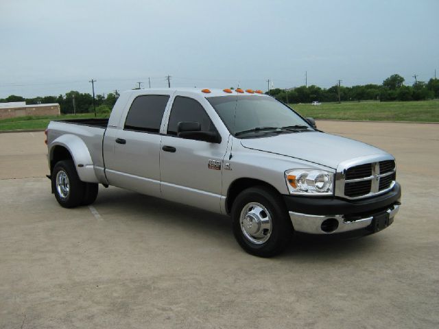 Dodge Ram 3500 2WD Crewmax Short Bed 5.7L Grade (SE) Truck Pickup Truck