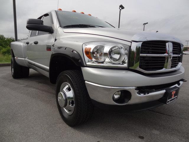 Dodge Ram 3500 Extenede CAB 4X4 Pickup Truck