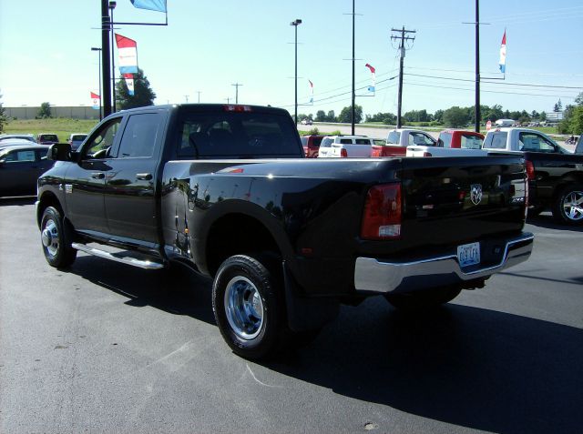 Dodge Ram 3500 2010 photo 2