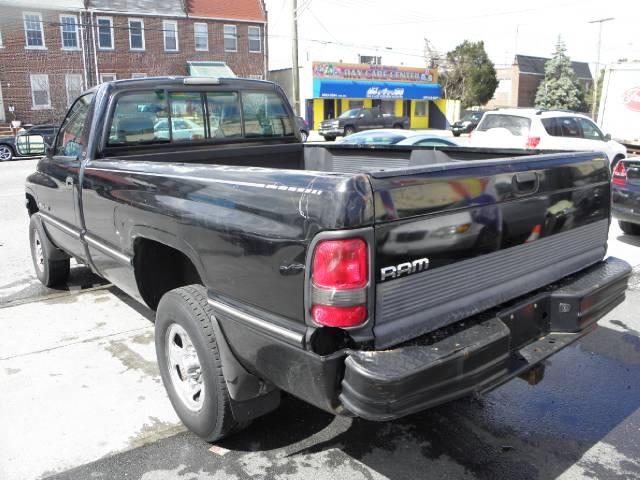 Dodge Ram Pickup 1995 photo 1