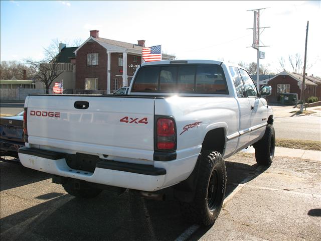 Dodge Ram Pickup 1997 photo 3