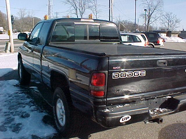 Dodge Ram Pickup 2000 photo 1