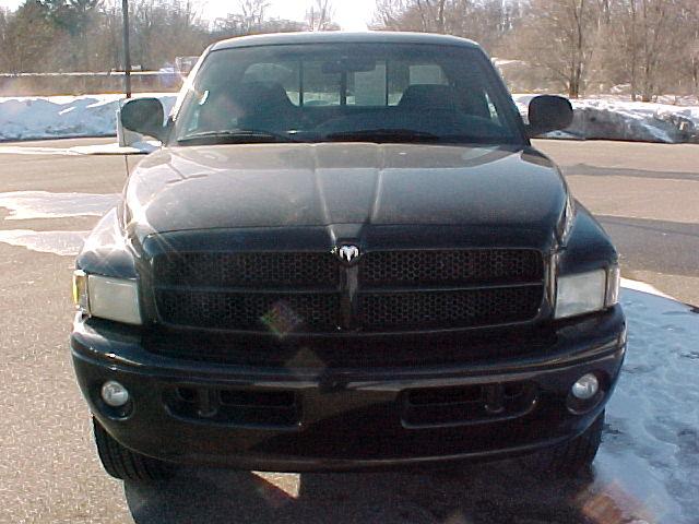 Dodge Ram Pickup 2000 photo 2