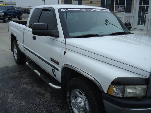 Dodge Ram Pickup 2000 photo 1