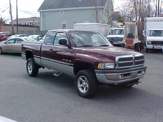 Dodge Ram Pickup 2000 photo 2