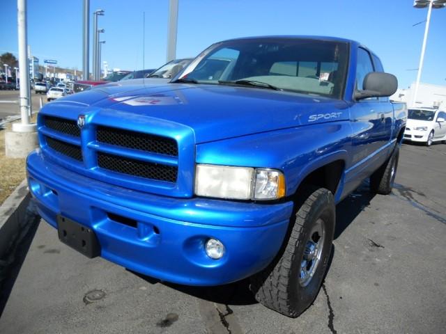 Dodge Ram Pickup 2000 photo 0