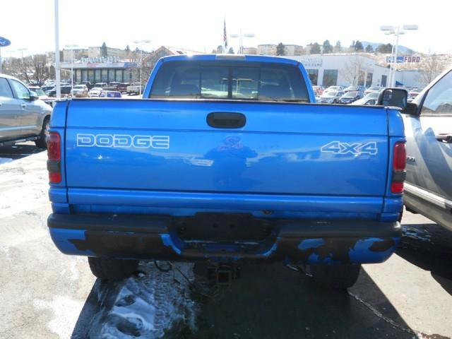 Dodge Ram Pickup 2000 photo 2