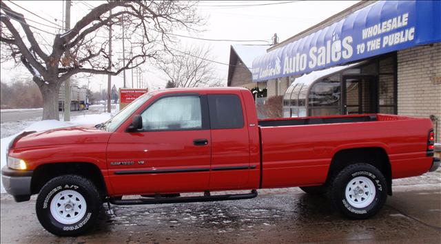 Dodge Ram Pickup 2000 photo 1