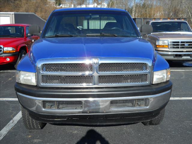 Dodge Ram Pickup 2000 photo 1