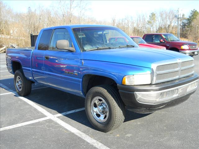 Dodge Ram Pickup 2000 photo 2