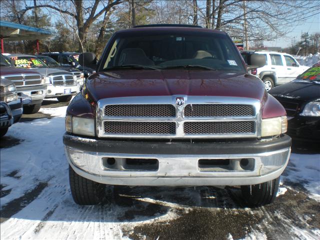 Dodge Ram Pickup 2000 photo 1