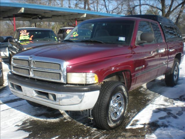 Dodge Ram Pickup 2000 photo 2