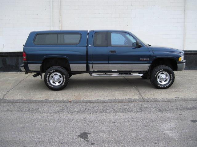 Dodge Ram Pickup 2000 photo 1