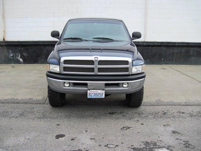 Dodge Ram Pickup 2000 photo 2