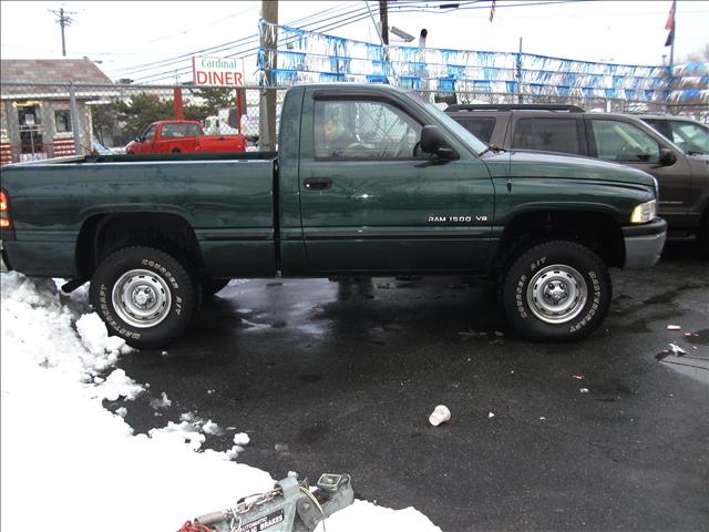 Dodge Ram Pickup 2000 photo 1