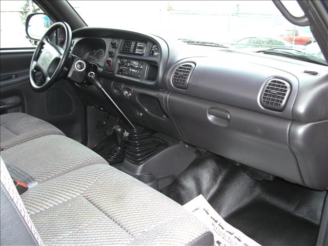 Dodge Ram Pickup 2000 photo 2