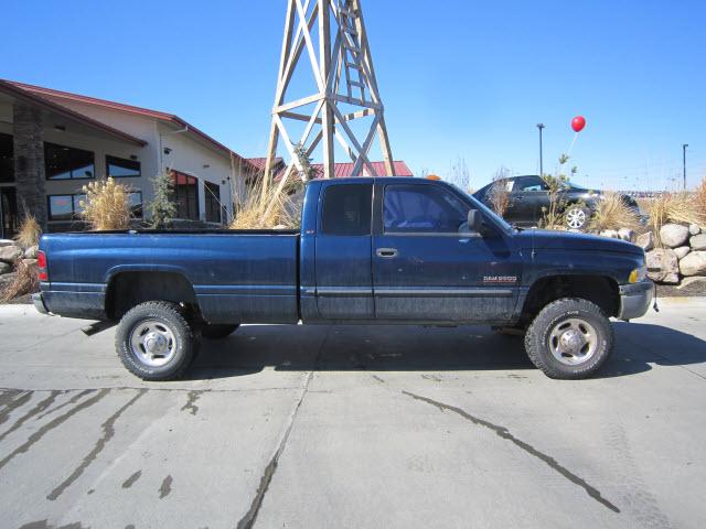 Dodge Ram Pickup 2000 photo 1