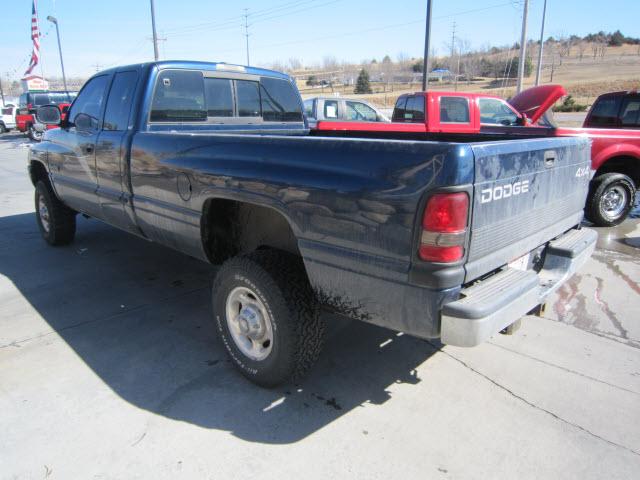 Dodge Ram Pickup 2000 photo 3