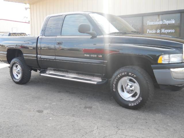 Dodge Ram Pickup 2000 photo 1