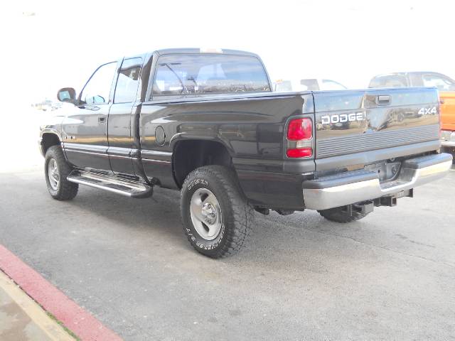 Dodge Ram Pickup 2000 photo 2