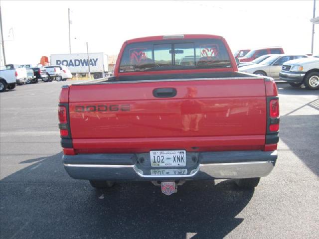 Dodge Ram Pickup 2000 photo 1