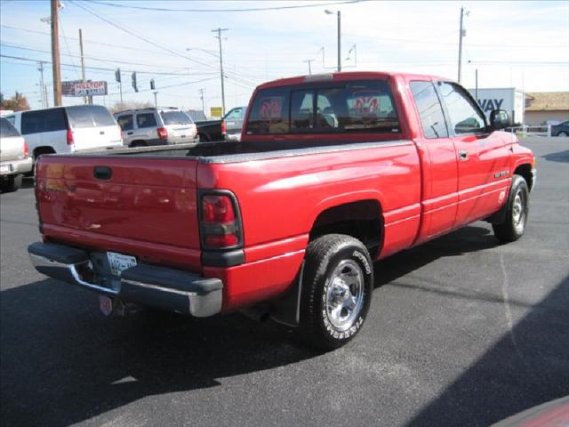 Dodge Ram Pickup 2000 photo 2