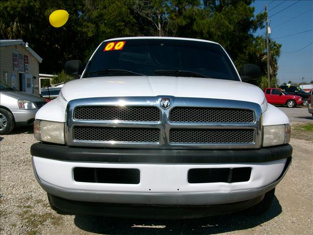 Dodge Ram Pickup 2000 photo 1