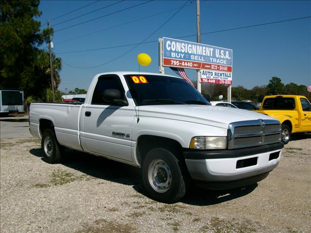 Dodge Ram Pickup 2000 photo 2