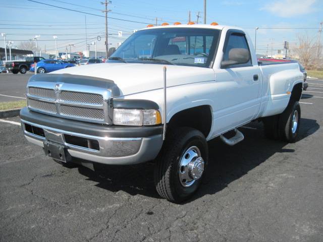 Dodge Ram Pickup Ultimate 2WD 7-pass Pickup