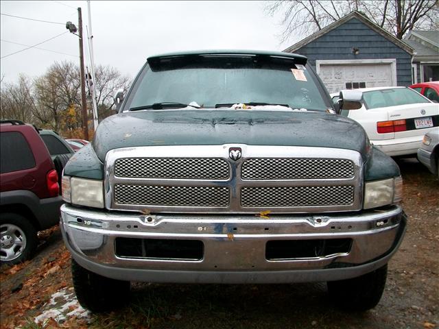 Dodge Ram Pickup 2000 photo 1