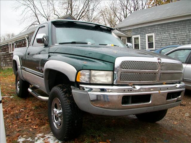 Dodge Ram Pickup 2000 photo 2