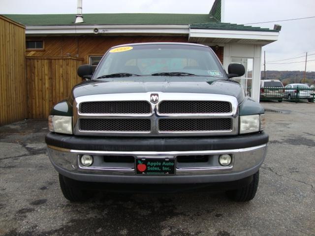 Dodge Ram Pickup 2000 photo 1