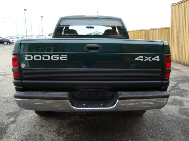 Dodge Ram Pickup 2000 photo 2