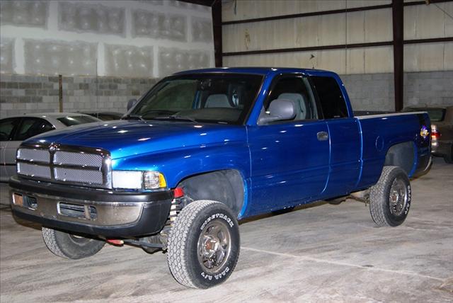 Dodge Ram Pickup 2000 photo 1