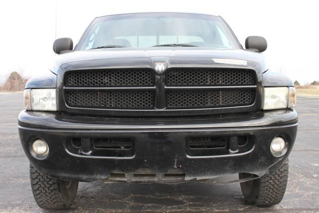 Dodge Ram Pickup 2000 photo 1