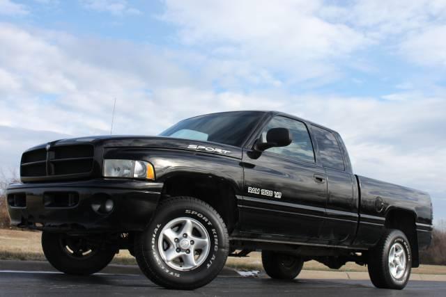 Dodge Ram Pickup 2000 photo 2