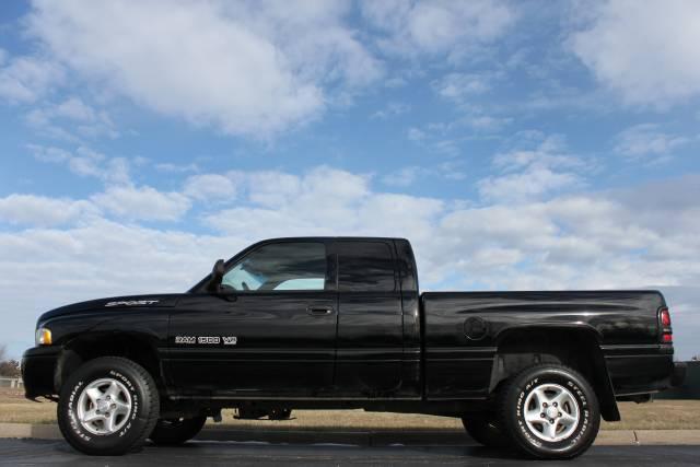 Dodge Ram Pickup 2000 photo 3