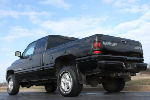 Dodge Ram Pickup 2000 photo 4