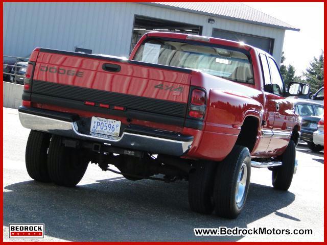 Dodge Ram Pickup 2000 photo 2