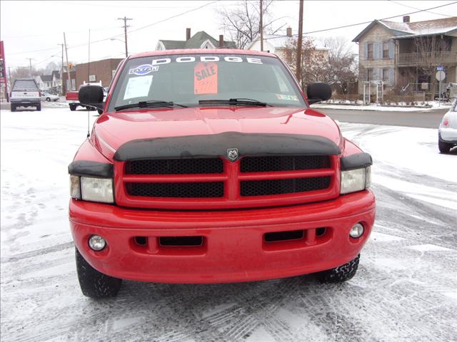 Dodge Ram Pickup 2000 photo 1