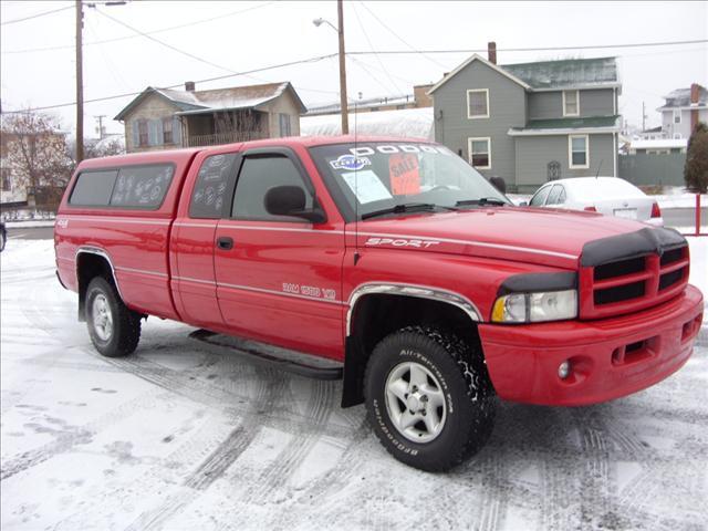 Dodge Ram Pickup 2000 photo 2