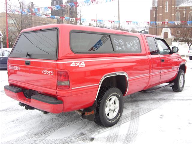 Dodge Ram Pickup 2000 photo 3