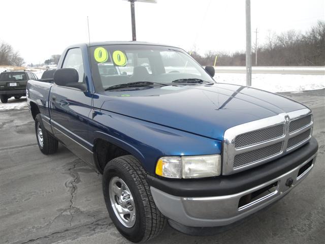 Dodge Ram Pickup 2000 photo 1